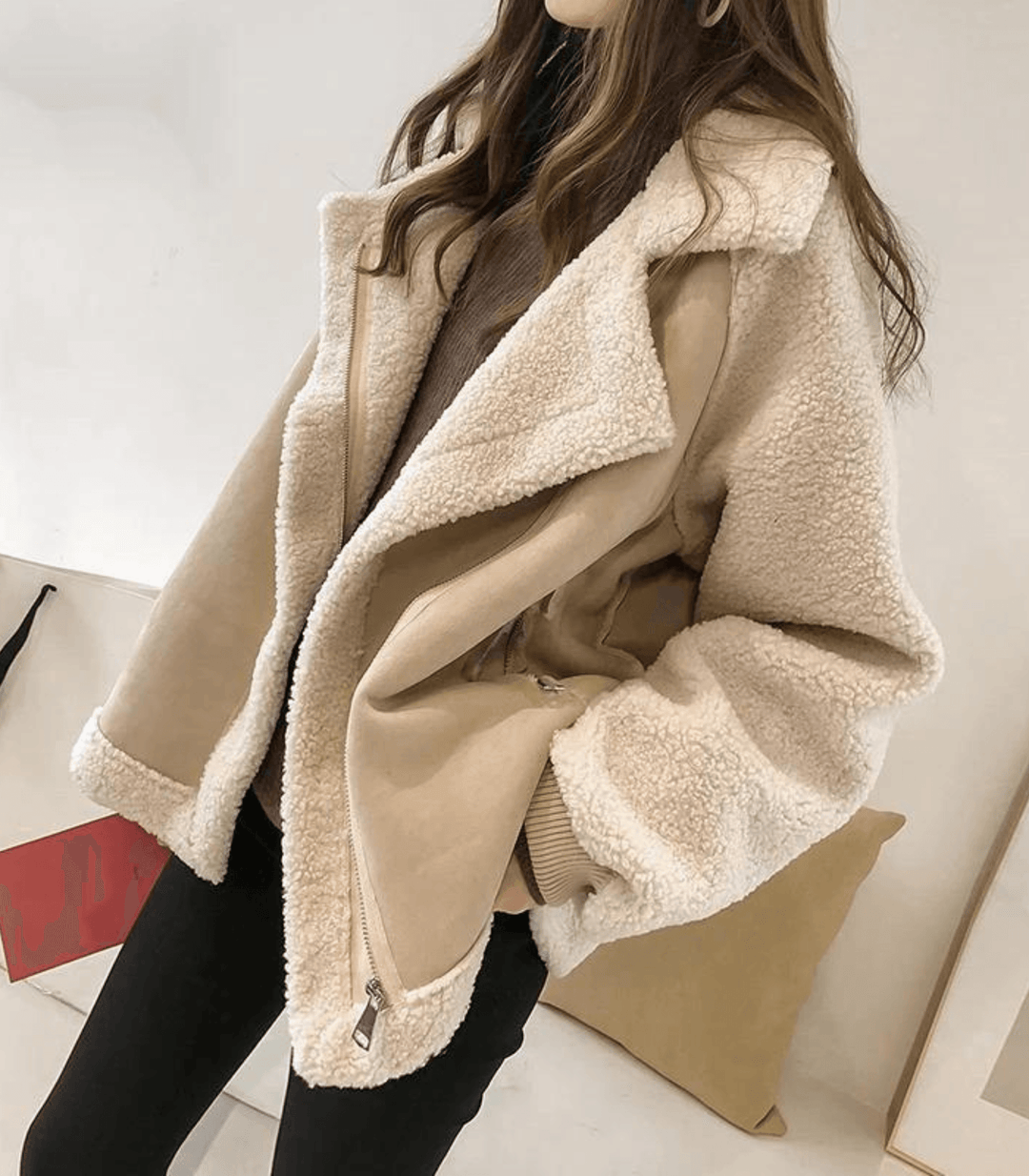 Dame Shearling Jakke - Semsket Ytre - Mykt Pelskledd Fôr - Oversized Passform - Notch Krage - Glidelåslukking